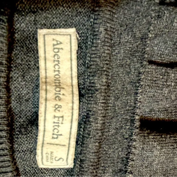 Abercrombie and Fitch gray sweater small - Picture 3 of 3